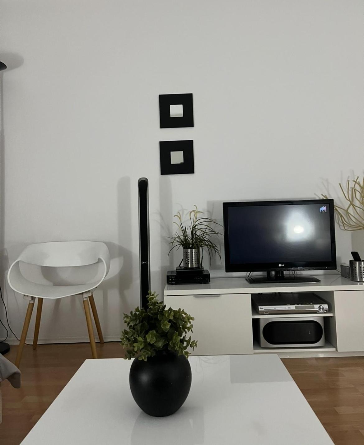 Arss Apartment Skopje Main Square Buitenkant foto